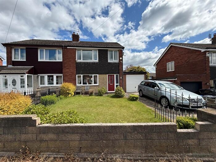 3 Bedroom Semi Detached House For Sale In Linden Road, Denton, Manchester, M34