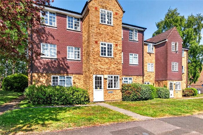 1 Bedroom Apartment For Sale In Crofton Close, Forest Park, Bracknell, Berkshire, RG12