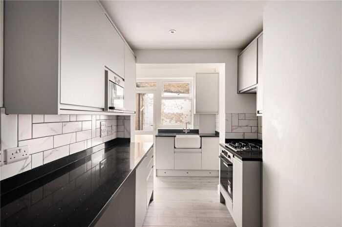 1 Bedroom Flat To Rent In Kenworthy Road, Hackney, London, E9