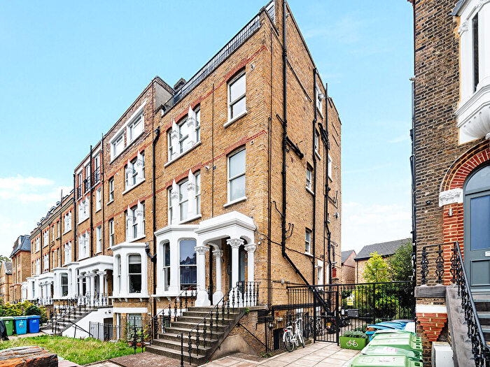 Apartment To Rent In The Gardens, East Dulwich London, SE22