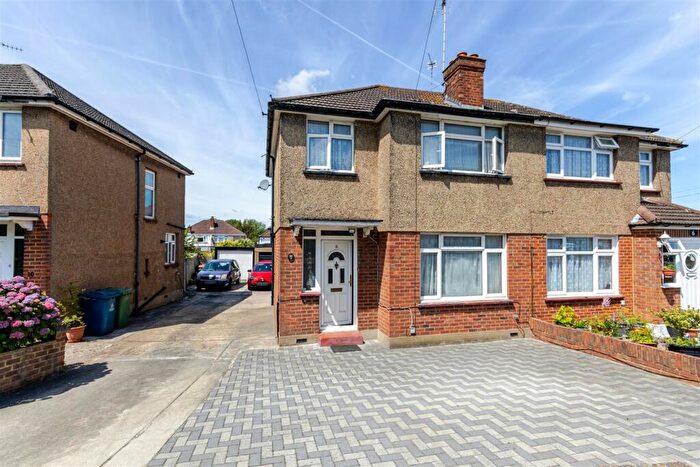 3 Bedroom House For Sale In Chatsworth Gardens, Harrow, HA2