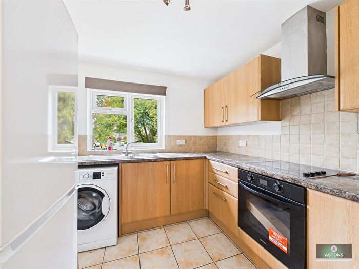 2 Bedroom Flat To Rent In Hayling Court, Broadfield, RH11