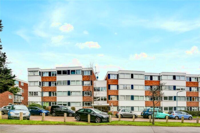 2 Bedroom Flat To Rent In Trent Court, New Wanstead, London, E11