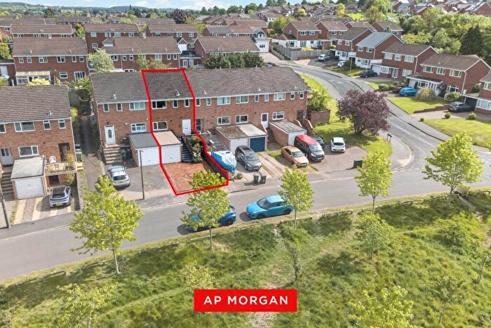 3 Bedroom Terraced House For Sale In Deansway, Bromsgrove, Worcestershire, B61