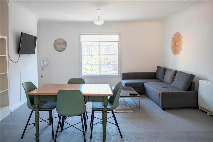 2 Bedroom Flat To Rent In Portobello Road, London, W11