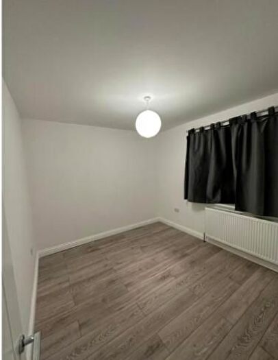 3 Bedroom End Of Terrace House To Rent In Eastern Ave Ilford, London, IG2