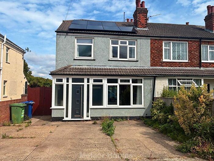 3 Bedroom Semi-Detached House For Sale In Walker Avenue, Grimsby, DN33