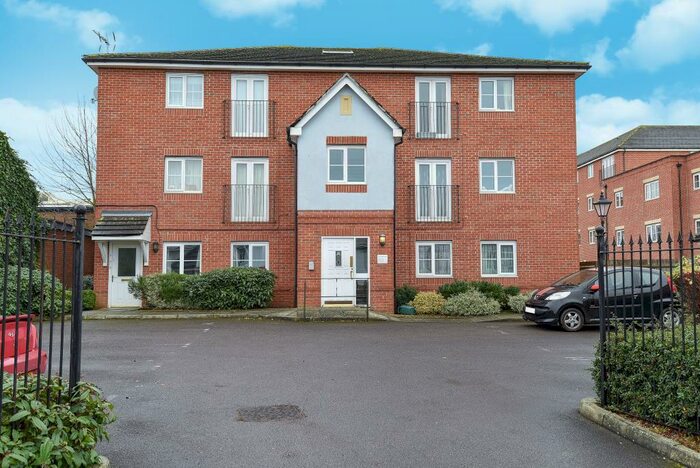 2 Bedroom Apartment To Rent In Edgecombe Road, Headington, OX3