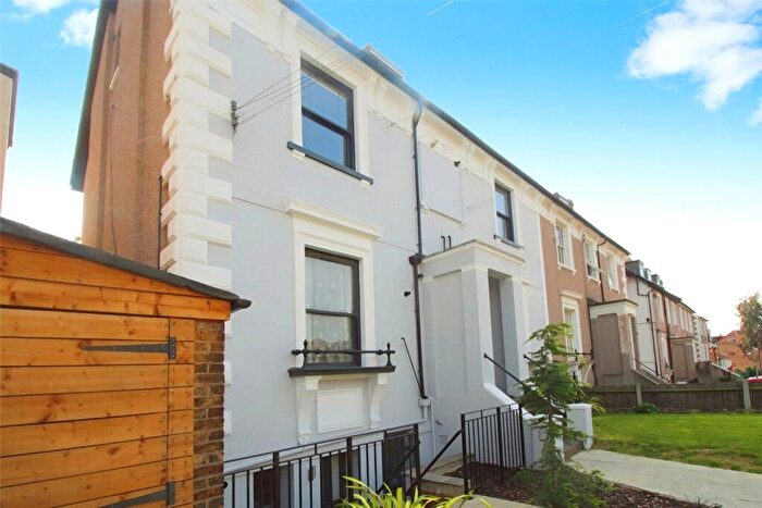 1 Bedroom Flat To Rent In Holmesdale Road, London, SE25