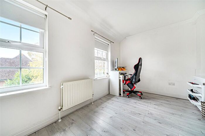 3 Bedroom End Of Terrace House For Sale In Abbey Drive, Dartford, Kent, DA2