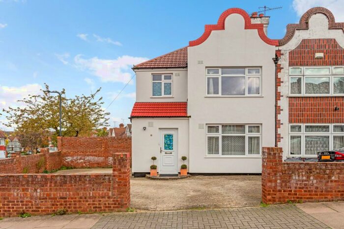 3 Bedroom Semi-Detached House To Rent In Regal Way Harrow, HA3