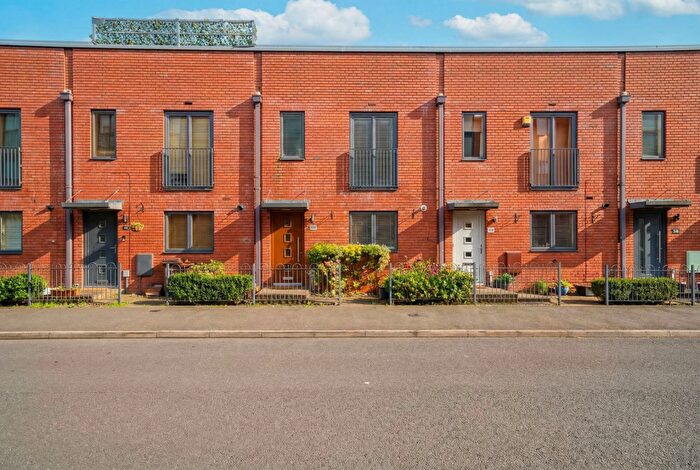 4 Bedroom Town House For Sale In Ascote Lane, Dickens Heath, B90