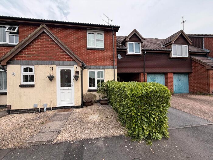 2 Bedroom Semi-Detached House For Sale In Harvester Close, Swindon, SN5