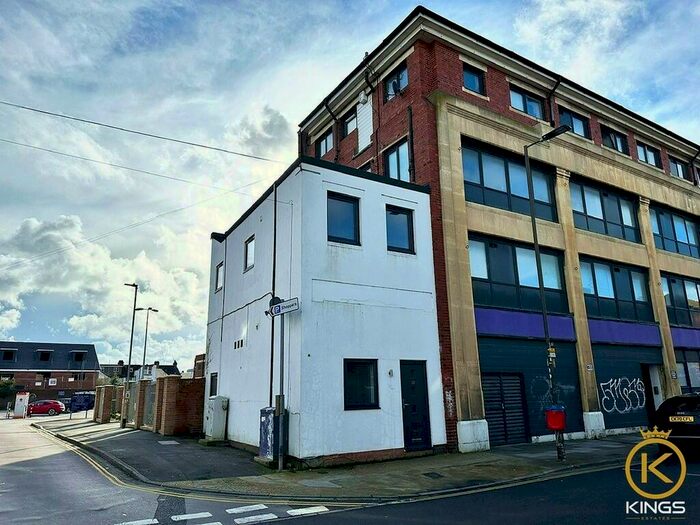 2 Bedroom Terraced House To Rent In Cornerstone Road, PO2