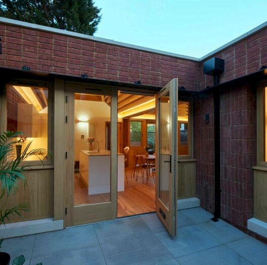 2 Bedroom Bungalow To Rent In Turnpike Lane, N8