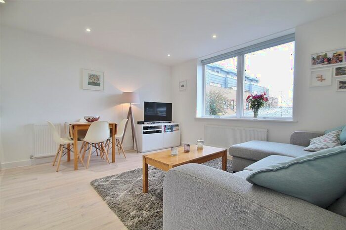 1 Bedroom Flat To Rent In St. Johns Road, Isleworth, TW7