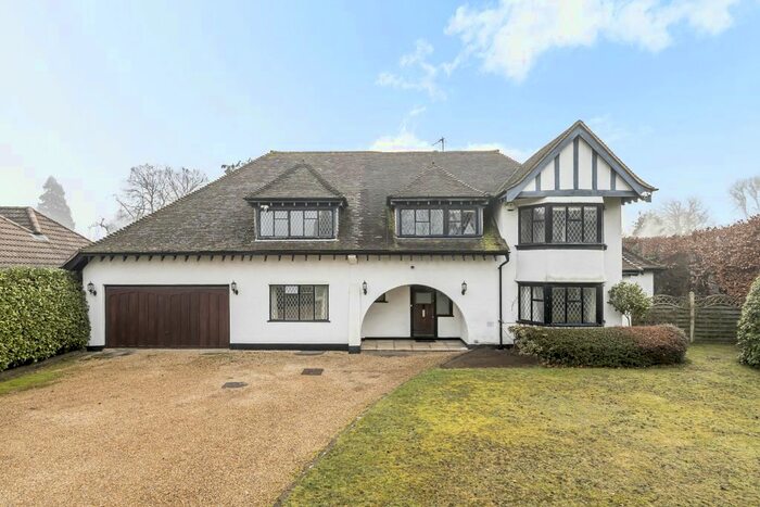 4 Bedroom Detached House To Rent In Ashley Road, Walton-On-Thames, KT12