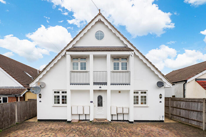 2 Bedroom Maisonette For Sale In Abbotts Road, Cheam, Sutton, SM3