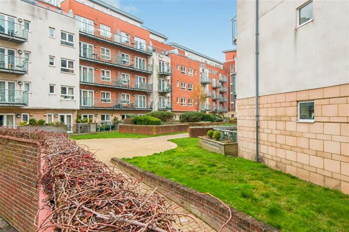 1 Bedroom Apartment To Rent In Oceana Boulevard, SO14