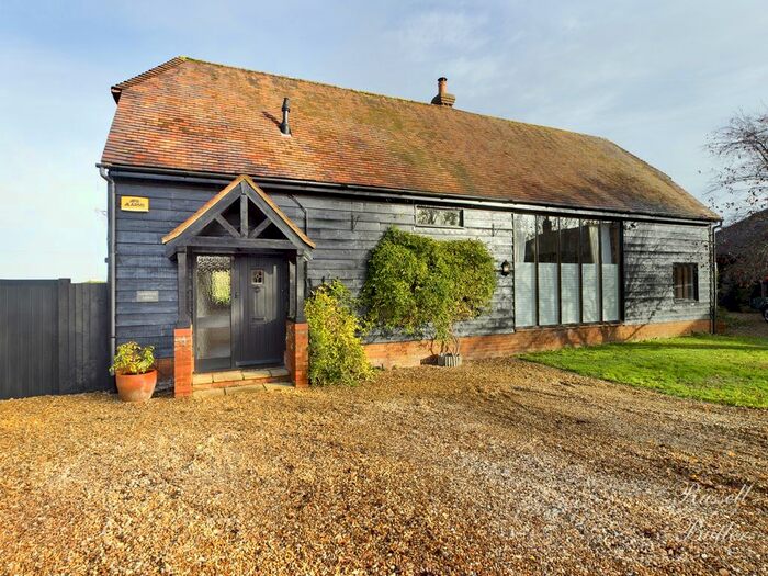 4 Bedroom Detached House For Sale In Hanover Court, Hanover Farm, Addington, MK18