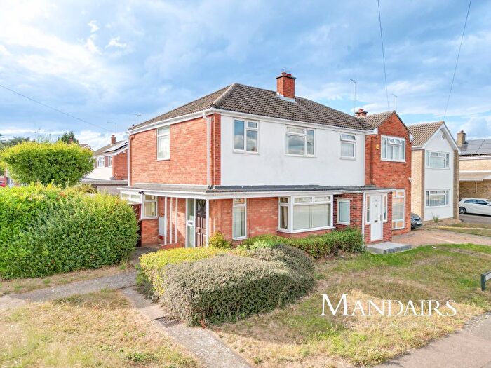 3 Bedroom Semi-Detached House For Sale In Aldsworth Close, Peterborough, PE1