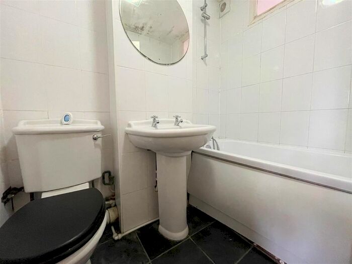 2 Bedroom Flat To Rent In Tenney House, Curzon Drive, Grays, RM17
