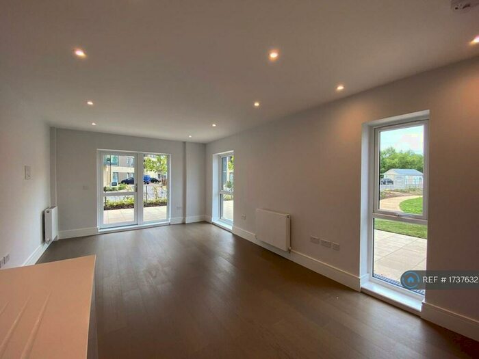 1 Bedroom Flat To Rent In Green Park, Reading, RG2