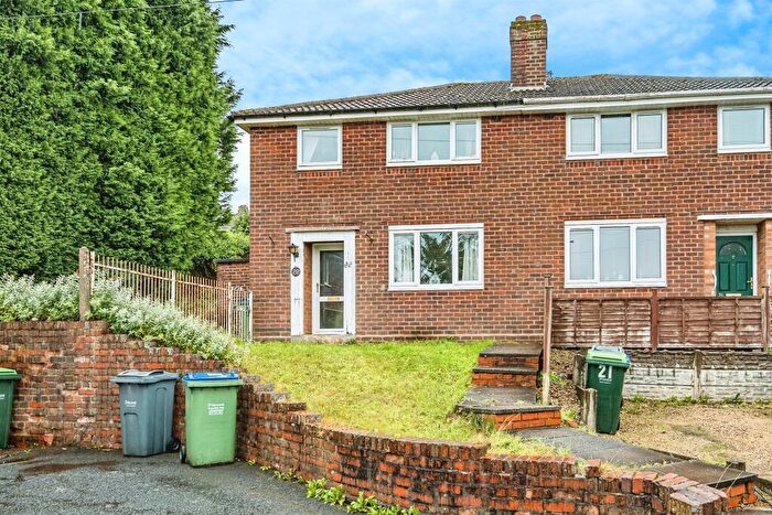 3 Bedroom Semi-Detached House For Sale In Middlefield Road, Tividale, Oldbury, B69