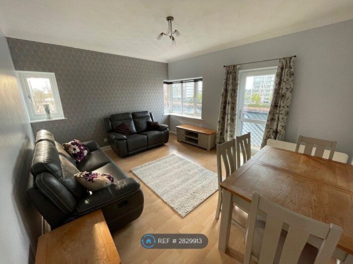 2 Bedroom Flat To Rent In Winnipeg Quay, Salford, M50