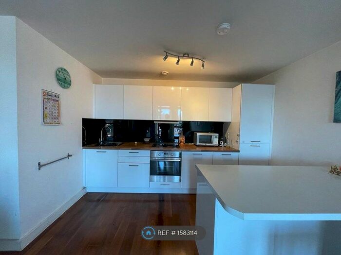 2 Bedroom Flat To Rent In Centrillion Point, Croydon, CR0