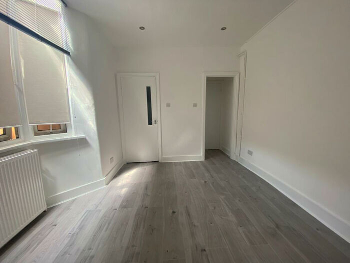Studio To Rent In Marsh Hill, Homerton, E9