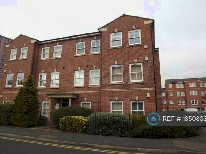 2 Bedroom Flat To Rent In Hatters Court, Stockport, SK1