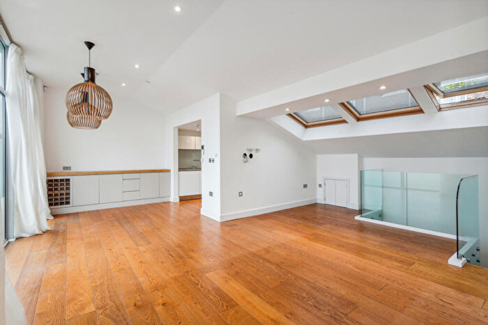 3 Bedroom Mews To Rent In Sunny Mews, Chalk Farm, NW1