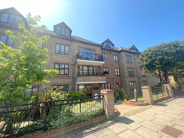 2 Bedroom Flat To Rent In Crescent Road, Enfield, EN2