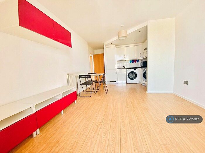 2 Bedroom Flat To Rent In The Oxygen, London, E16
