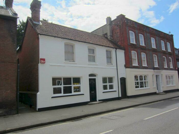 2 Bedroom Flat To Rent In East Street, Havant, Hants, PO9