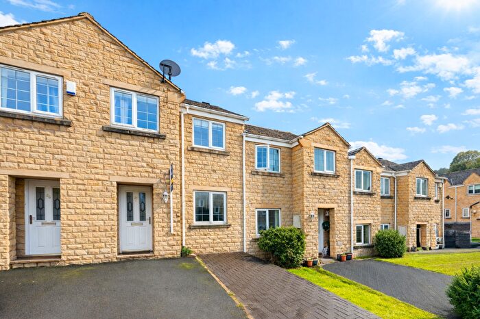 3 Bedroom Terraced House For Sale In Larch Close, Wheatley, HX2