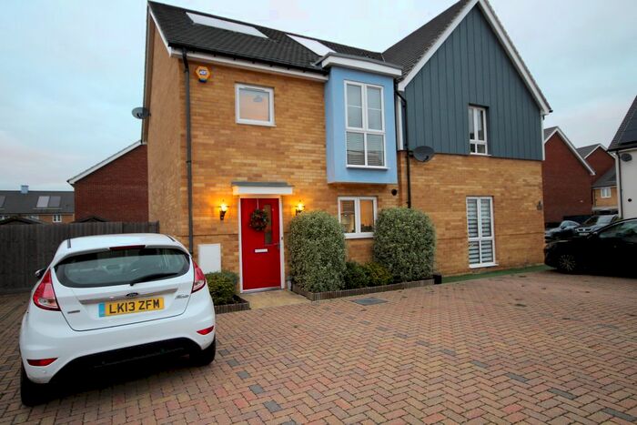 3 Bedroom Semi-Detached House To Rent In Colburn Way, Grays RM16