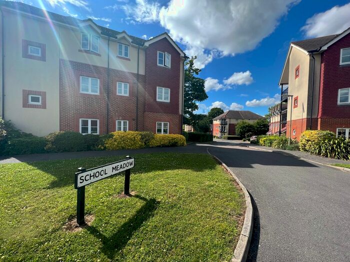 2 Bedroom Flat To Rent In School Meadow, Guildford, GU2