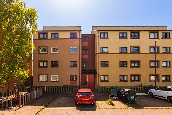 3 Bedroom Flat For Sale In / Wester Hailes Park, Edinburgh, EH14