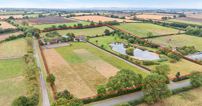 4 Bedroom Detached House For Sale In Five Oaks Stables, Wysall, NG12