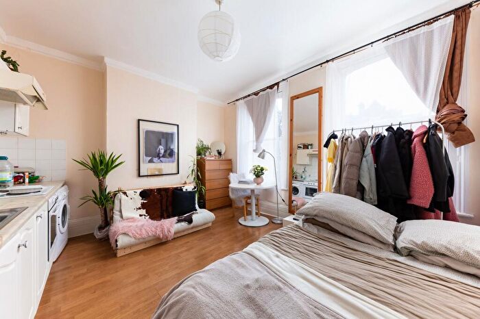 Flat To Rent In Sussex Way, London, N19
