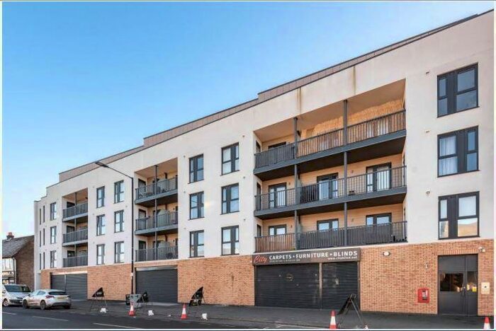 2 Bedroom Apartment To Rent In Stoke Road, Slough, SL2