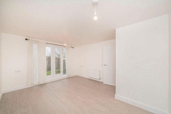 1 Bedroom Flat To Rent In Merriam Avenue, Hackney, E9