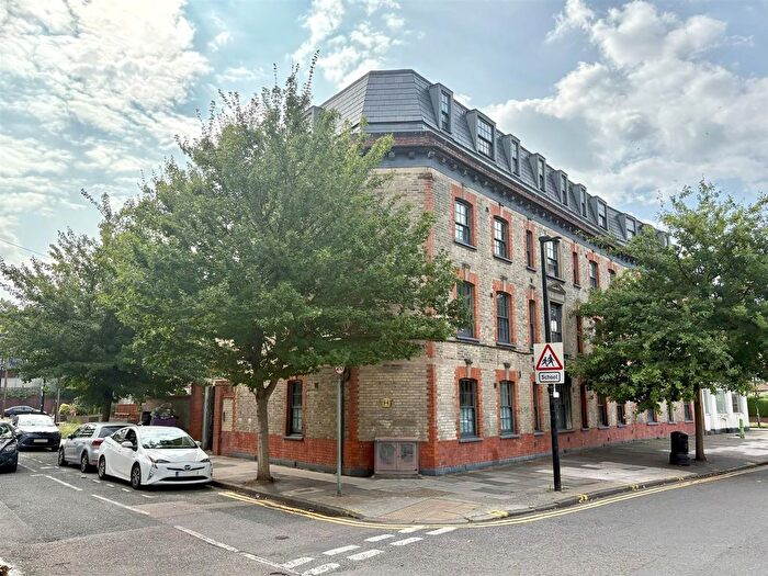 5 Bedroom Semi-Detached House To Rent In Oval Road, London, NW1