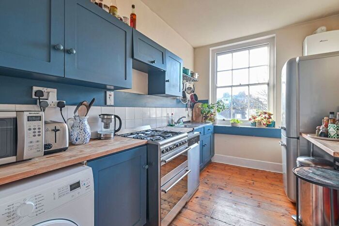1 Bedroom Flat For Sale In Thornhill Road, Barnsbury, London, N1
