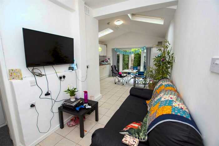 4 Bedroom House To Rent In Harborne Park Road, Birmingham, B17