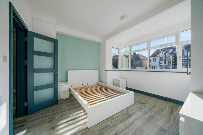 Studio To Rent In High Road, Harrow, HA3