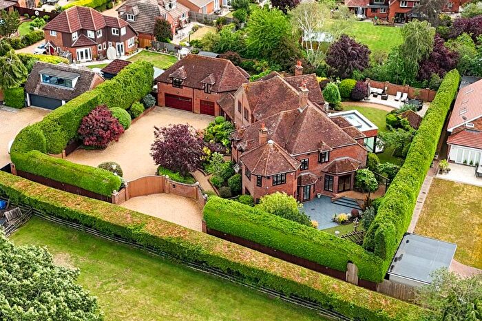 6 Bedroom Detached House For Sale In Church Road, Westoning, MK45