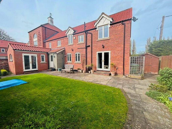 5 Bedroom Link Detached House For Sale In Bridge Farm, Pollington, Goole, DN14
